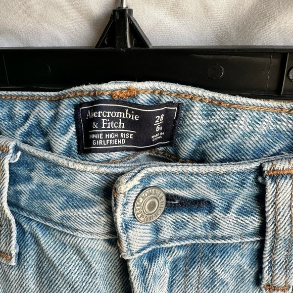 Abercrombie & Fitch Light Wash Annie High Rise Girlfriend Jeans w Zippers Size 6 - Picture 4 of 5